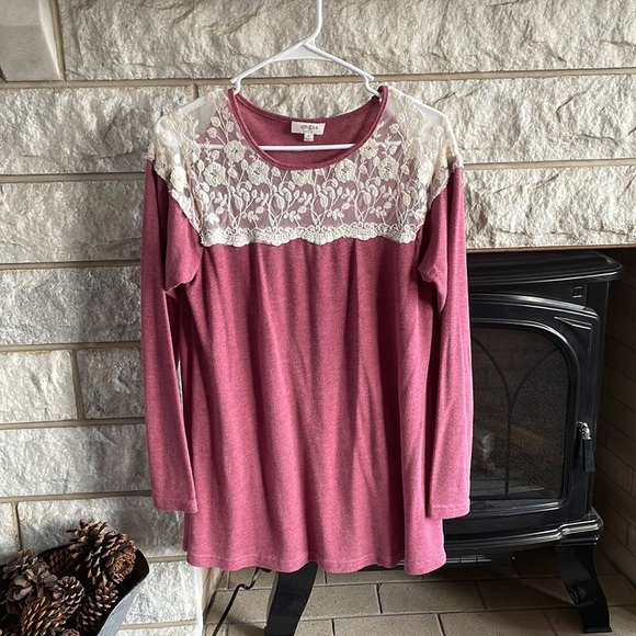 Umgee Tops - UMGEE longsleeved shirt with lace detail, size medium pinkish, mauve